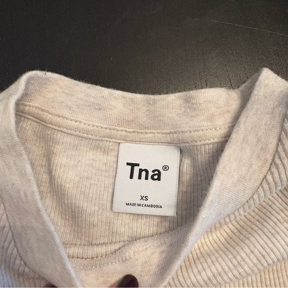 Aritzia TNA Heather Oatmeal Ribbed Crop Top - Picture 3 of 3